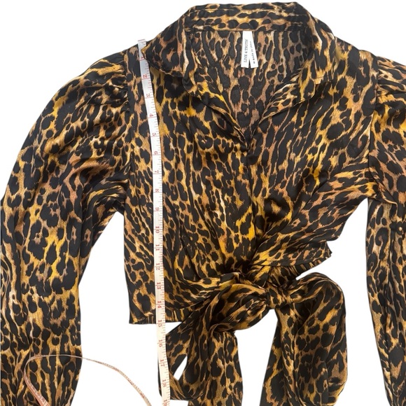 Live 4 Truth Leopard Tie Front Wrap Blouse Long Sleeve Cropped Top Sz S - Picture 4 of 7
